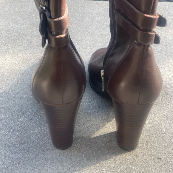 Brown booties size 5.5 - Picture 3 of 4